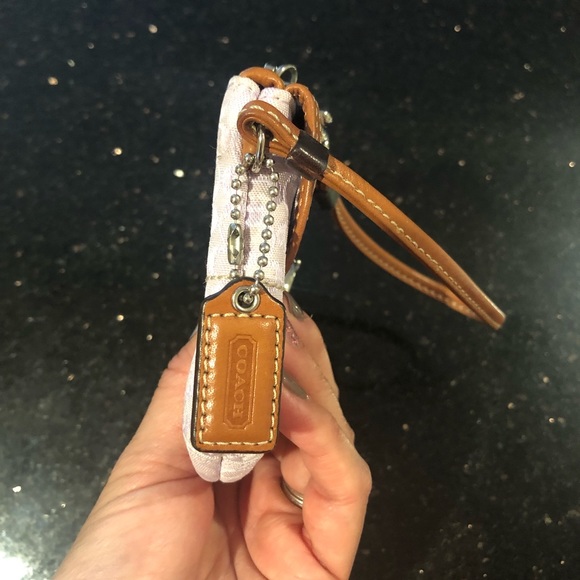 Coach wristlet 👛 - Picture 5 of 8